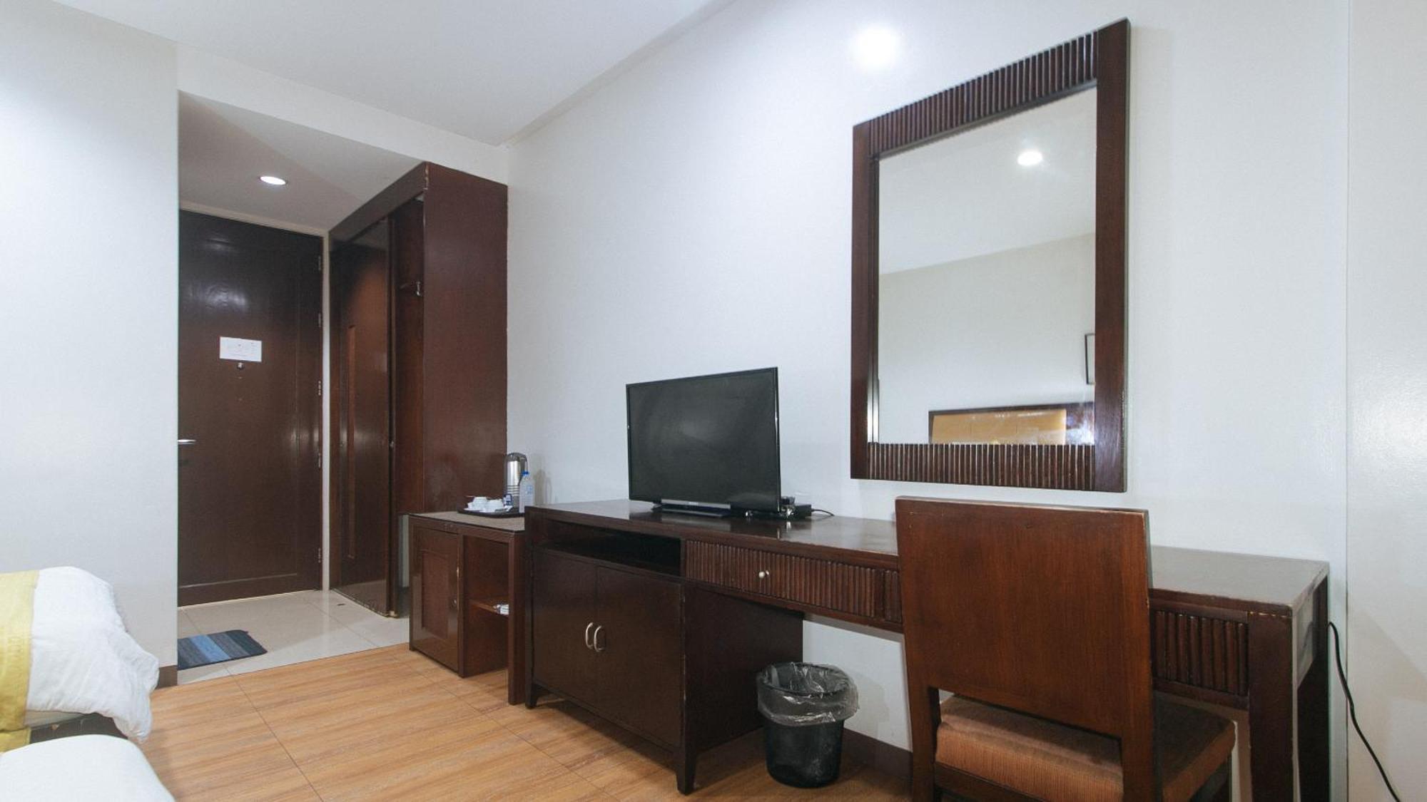 Bliss Hotel San Fernando Pampanga City Exterior foto